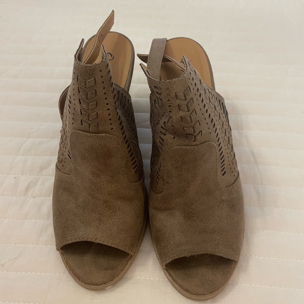 Qupid wedges from a boutique